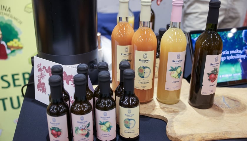 Powiększ obraz: <p>Na zdjęciach IV edycja programu „Od pola na wrocławski stół” we wrocławskim Novotelu</p>