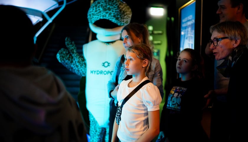 Powiększ obraz: Powitanie trzymilionowego gością w Hydropolis