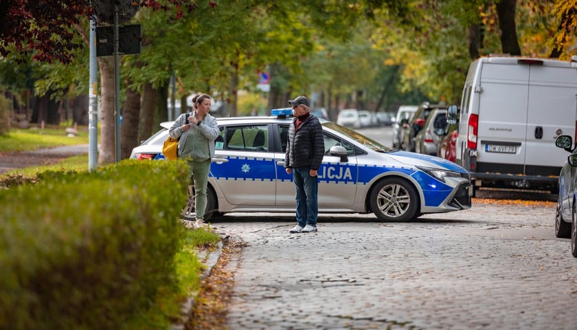 O konieczności zrobienia dłuższego spaceru przekonał się mieszkaniec ul. Weigla, kt&oacute;ry codziennie spaceruje po okolicy. Do domu poszedł już drogą okrężną