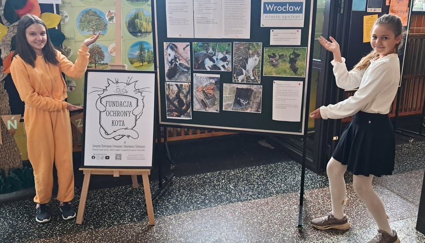 Powiększ obraz: Constantia i Jaśmina, uczennice szkoły muzycznej we Wrocławiu