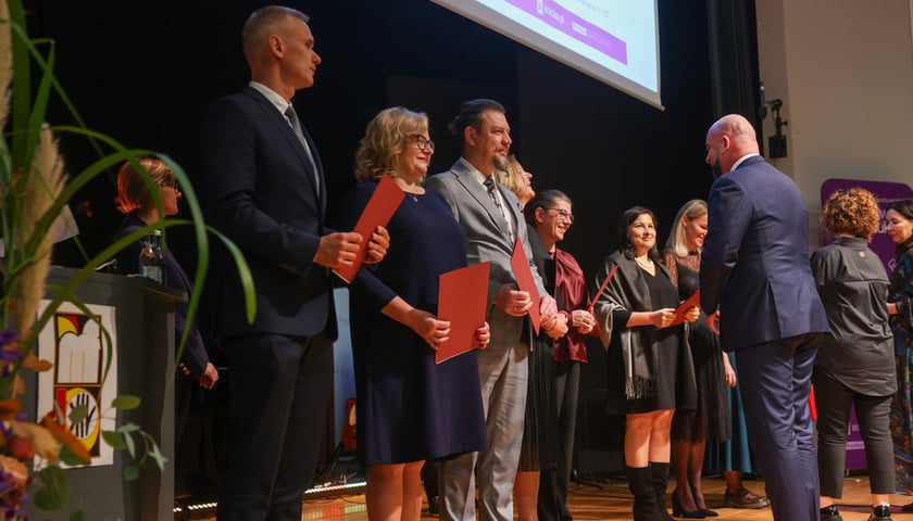 Dzień Edukacji Narodowej. Wręczenie Nagród Prezydenta Wrocławia nauczycielom wrocławskich szkół i przedszkoli