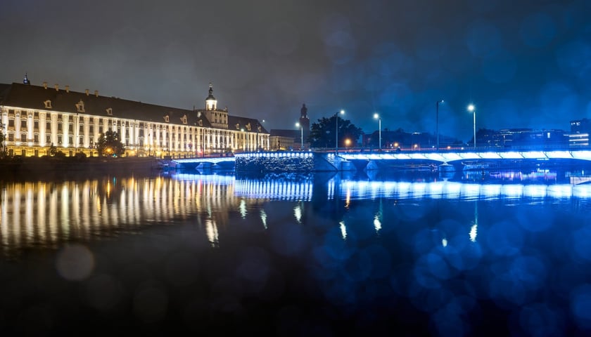 Powiększ obraz: Próby światła na wyremontowanych mostach Uniwersyteckich, 8 października 2025