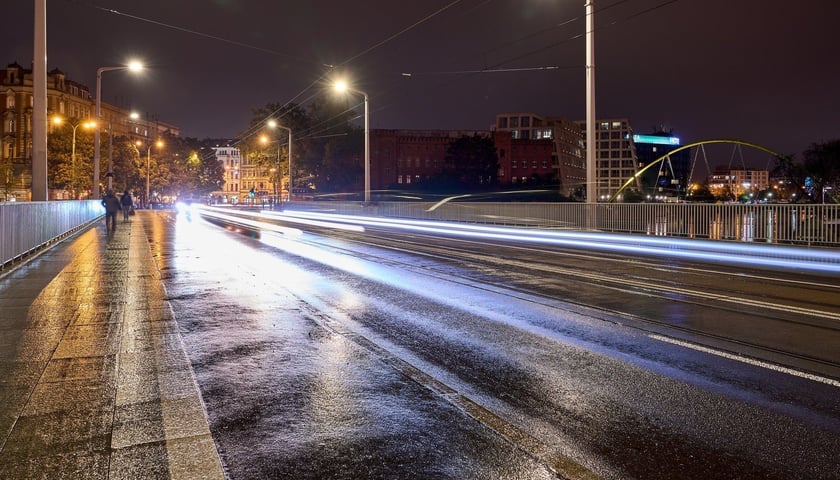 Powiększ obraz: Próby światła na wyremontowanych mostach Uniwersyteckich, 8 października 2025