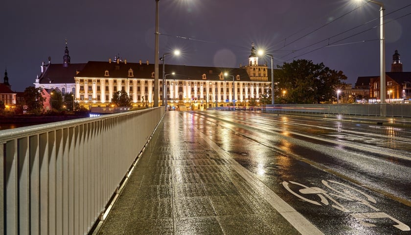 Powiększ obraz: Próby światła na wyremontowanych mostach Uniwersyteckich, 8 października 2025