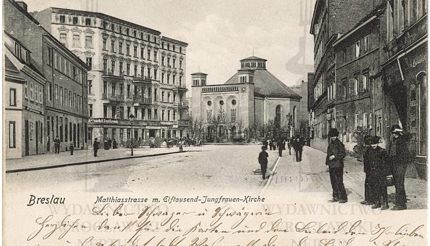 Powiększ obraz: <p>Ulica Jedności Narodowej na wysokości wylotu ul. Henryka Pobożnego około roku 1902. Poczt&oacute;wka wysłana w roku 1906.&nbsp;</p>