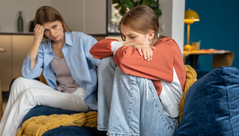 Powiększ obraz: <p>Potrzebujemy edukacji cyfrowej - uczenia młodych ludzi, jak rozpoznawać manipulacje, jak reagować na ryzykowne treści i jak dbać o własne bezpieczeństwo w sieci – podkreśla psycholog dr Jakub Kuś</p>