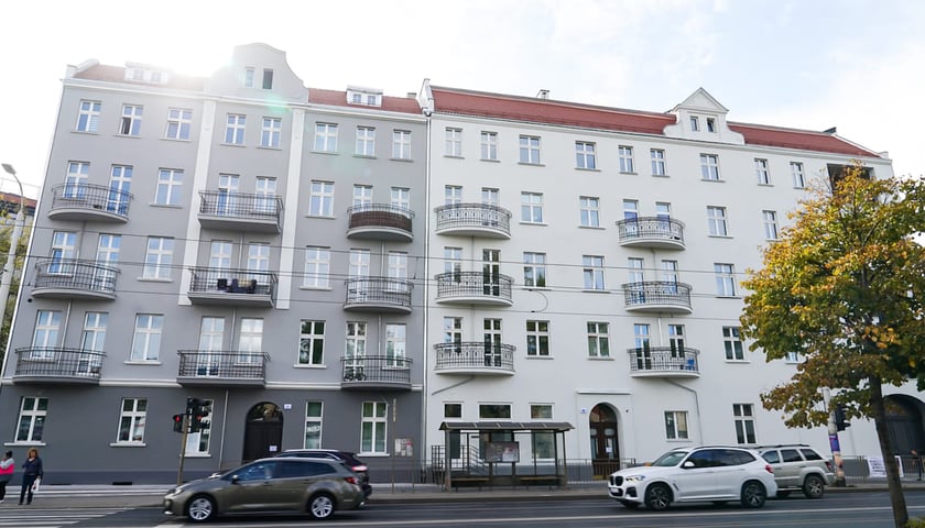 Powiększ obraz: Kamienice przy ul. Krakowskiej 25 i 27 po remoncie z 2025