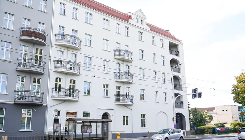 Powiększ obraz: Kamienice przy ul. Krakowskiej 25 i 27 po remoncie z 2025