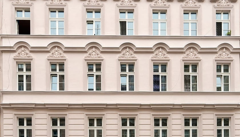 Powiększ obraz: Kamienica Więckowskiego 20 po remoncie w czerwcu 2025 roku