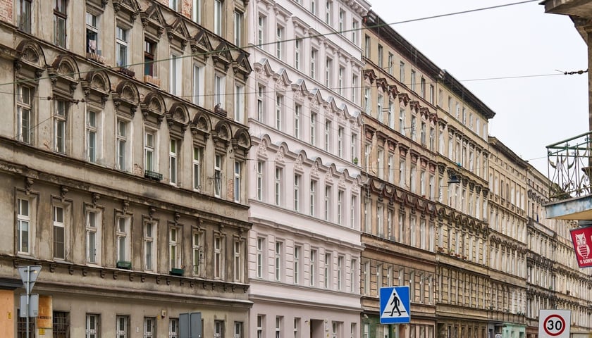 Powiększ obraz: Kamienica Więckowskiego 20 po remoncie w czerwcu 2025 roku