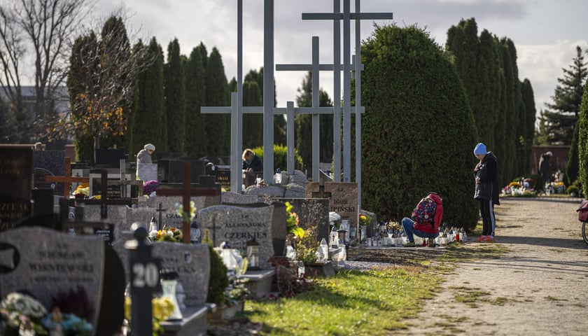 Cmentarz Kiełczowski, zdjęcie archiwalne z 2024 roku.