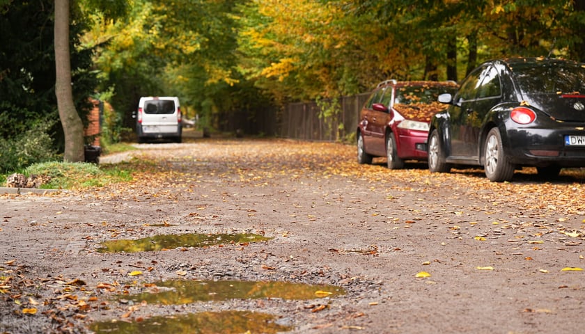 Powiększ obraz: Dzierżonia przed remontem, październik 2025