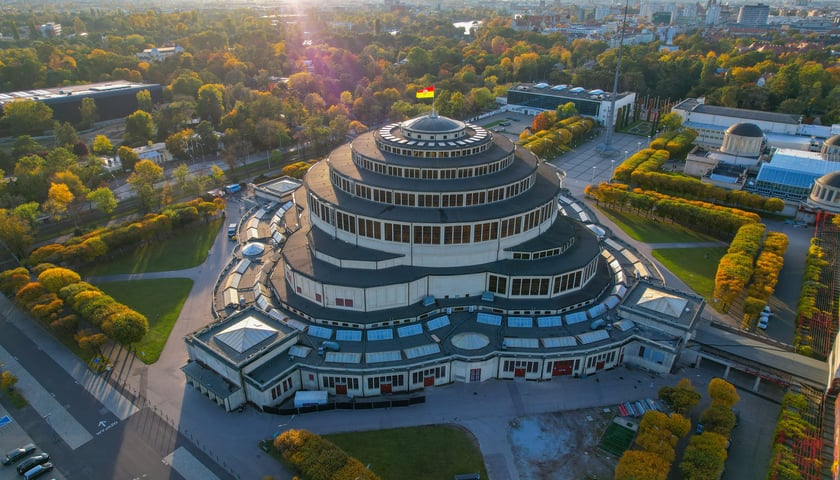 Powiększ obraz: <p>Jesień we Wrocławiu - Hala Stulecia</p>