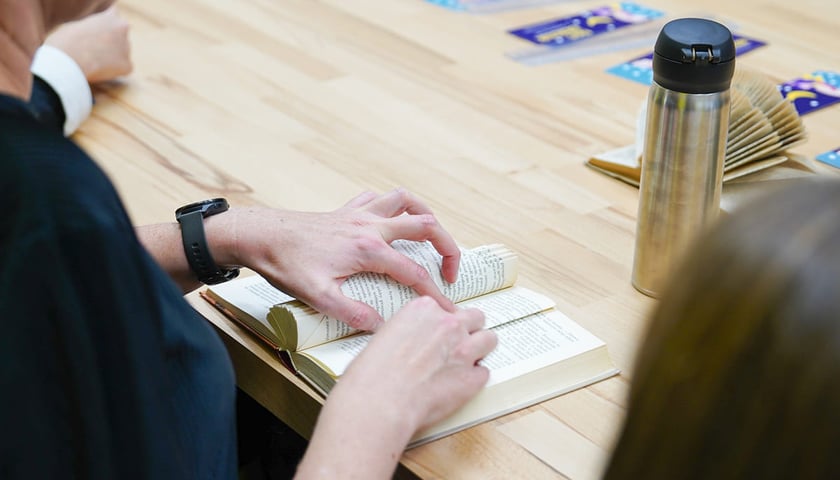 Powiększ obraz: Warsztaty z Book Folding. Noc Bibliotek, Wrocław 17.10.2025