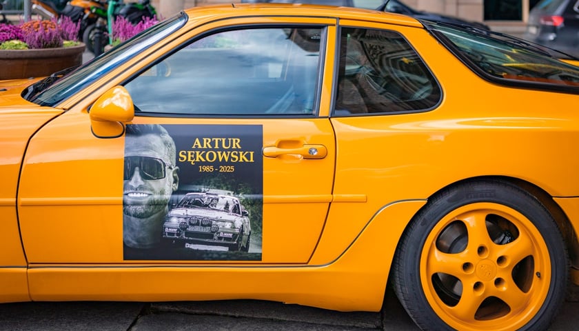 Masza żałobna i pogrzeb kierowcy rajdowego Artura Sękowskiego