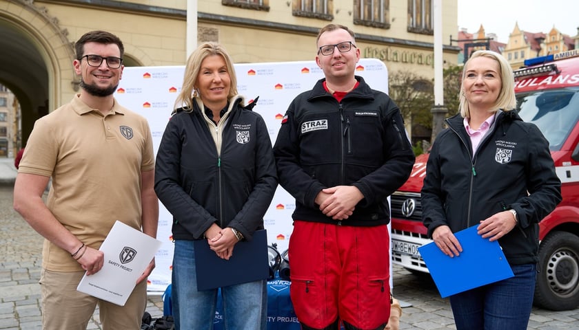 Powiększ obraz: Bezpłatne warsztaty z zakresu ochrony ludności i obrony cywilnej dla mieszkańców Wrocławia - konferencja prasowa 21.10.2025
