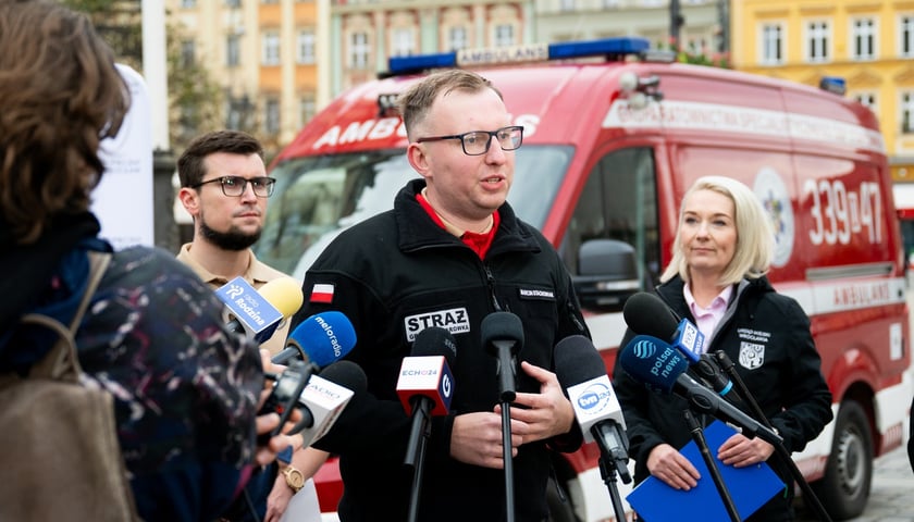 Powiększ obraz: Marcin Stachowiak, prezes Ochotniczej Straży Pożarnej, grupa ratownictwa specjalistycznego „Starówka”