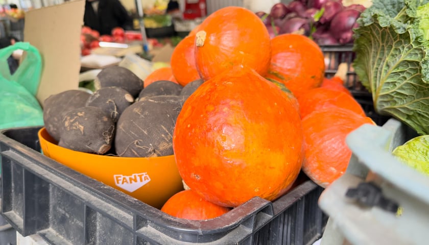 Powiększ obraz: <p>Dynię Hokkaido zjemy w całości - to ważne, bo wspiera zasadę zero waste</p>