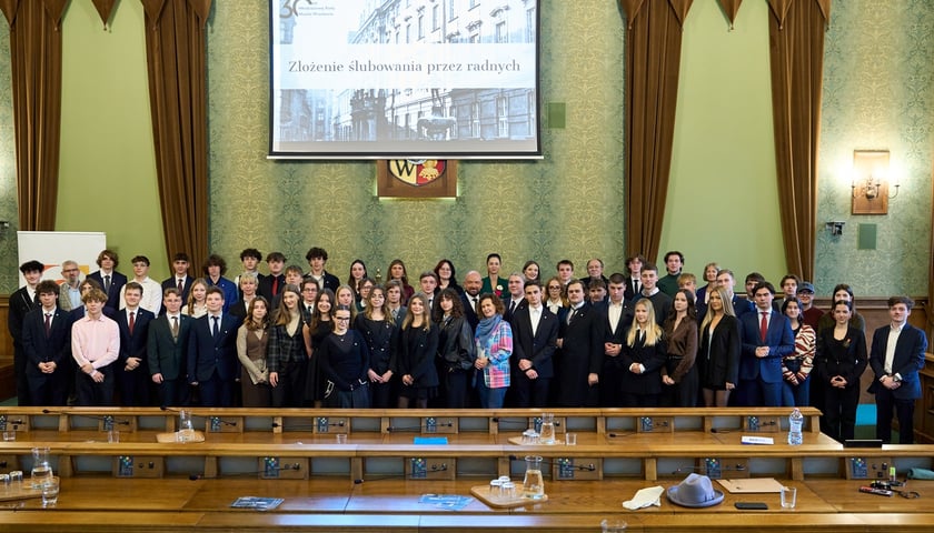 Powiększ obraz: Pierwsza sesja VIII kadencji Młodzieżowej Rady Miasta Wrocławia - 23.10.2025