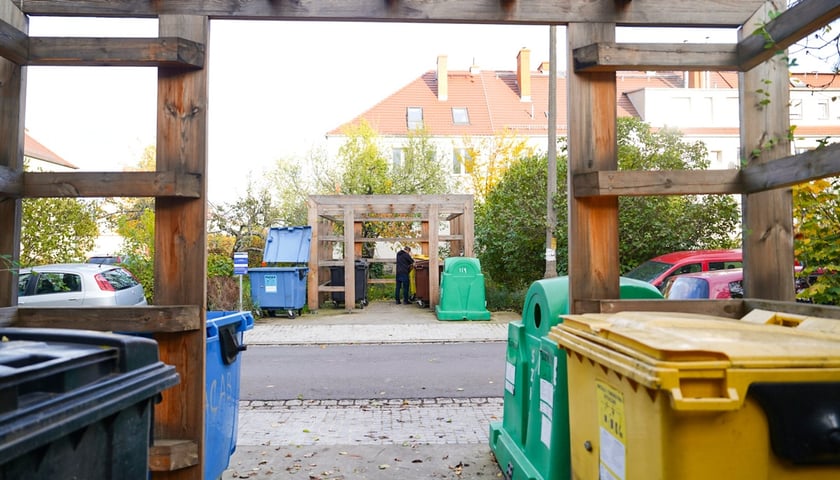 Powiększ obraz: <p>Pergola śmietnikowa w południowej części Sępolna&nbsp;</p>