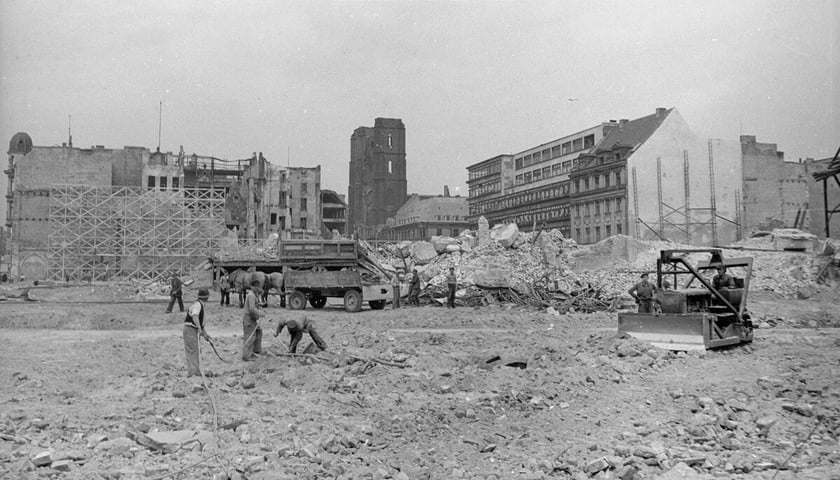 Powiększ obraz: Odbudowa Wrocławia