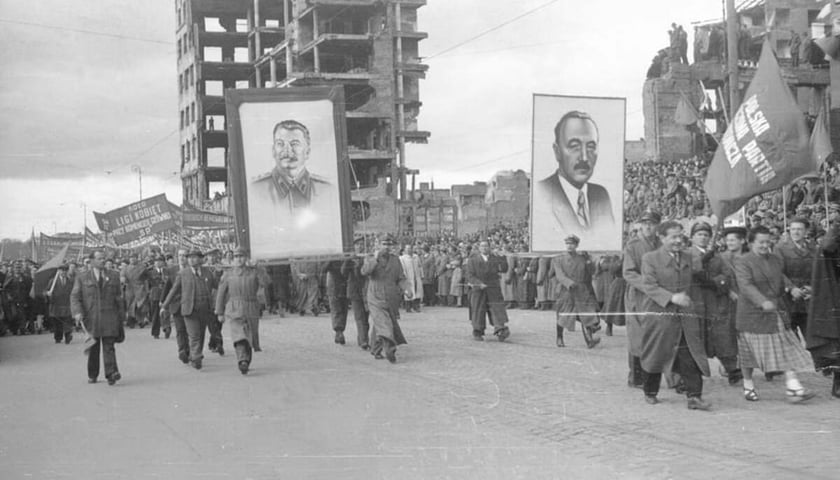 Powiększ obraz: Pochód pierwszomajowy we Wrocławiu