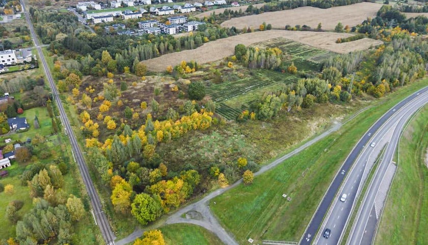 Powiększ obraz: <p>Teren między ul. Błotną, Ubocze a Wschodnią Obwodnicą Wrocławia będzie parkiem na Wojnowie</p>