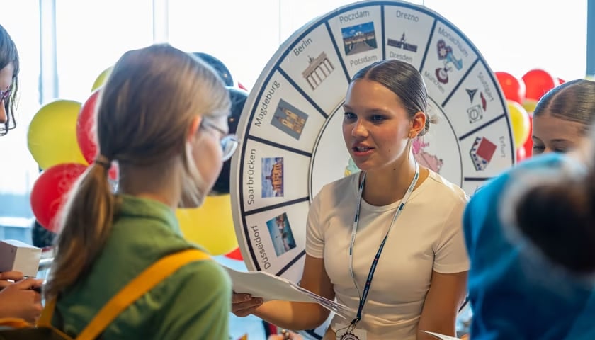 Powiększ obraz: Dzień Paszportu we Wrocławiu. Zdjęcie ilustracyjne