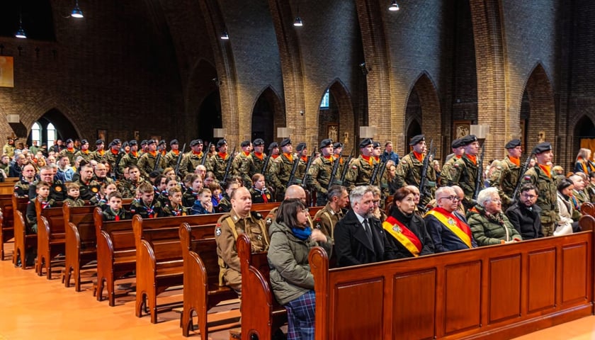 Powiększ obraz: Obchody 81. rocznicy wyzwolenia Bredy przez dywizję pancerną gen. Maczka