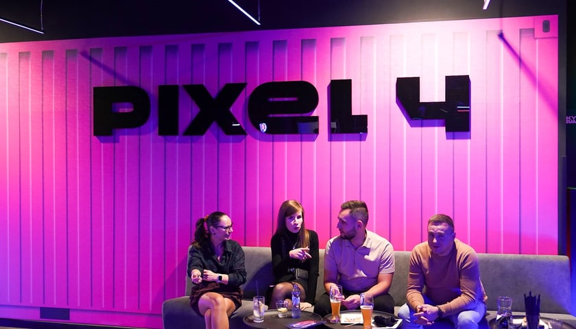 Powiększ obraz: Wieczór zapowiadający otwarcie Sky Games w Sky Towerze we Wrocławiu