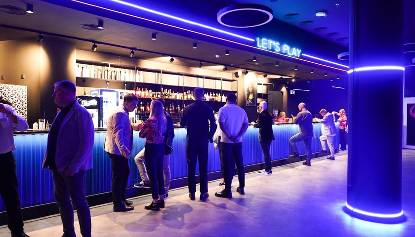 Powiększ obraz: Wieczór zapowiadający otwarcie Sky Games w Sky Towerze we Wrocławiu