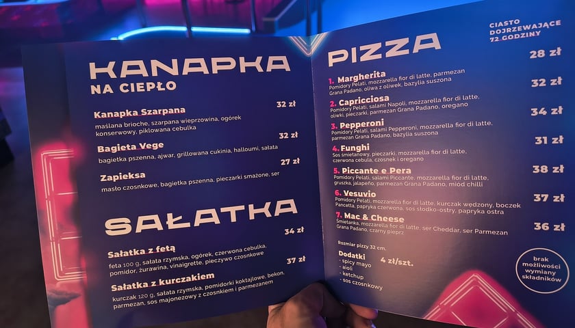 Powiększ obraz: Z karty dań Sky Games