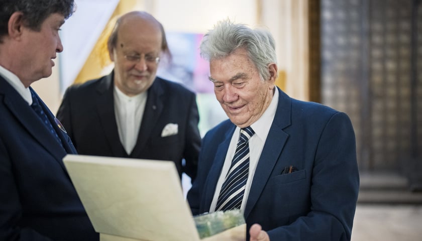 Nagroda Honorowa przypadła Januszowi Wittowi - germaniście, tłumaczowi, działaczowi ekumenicznemu, założycielowi i przewodniczącemu polskiej sekcji Towarzystwa Bonhoefferowskiego