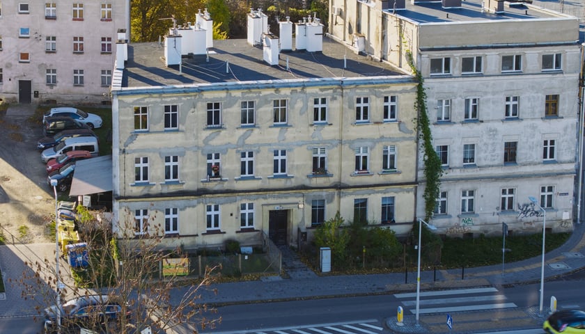 Powiększ obraz: Dolnobrzeska 18 na wrocławskiej Leśnicy