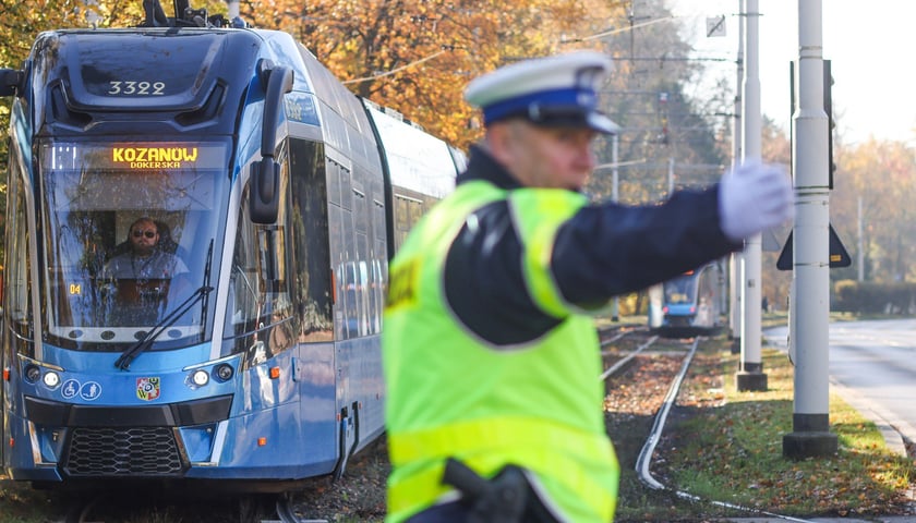 Powiększ obraz: Poranek na cmentarzu Osobowickim, 1 listopada 2025