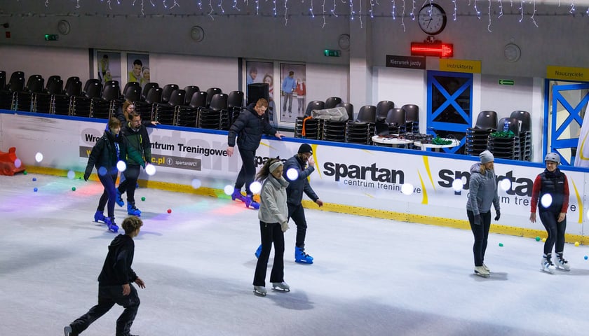 Powiększ obraz: Lodowisko