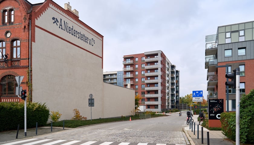 Powiększ obraz: Okolice tunelu oznaczonego na mapie jako 2. Rejon osiedla na terenie dawnego browaru (po stronie Ołbina) i ulicy Browarnej (po stronie Kleczkowa)