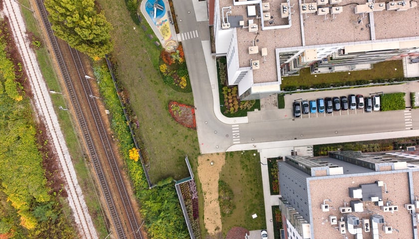 Powiększ obraz: Okolice tunelu oznaczonego na mapie jako 2. Rejon osiedla na terenie dawnego browaru (po stronie Ołbina) i ulicy Browarnej (po stronie Kleczkowa)