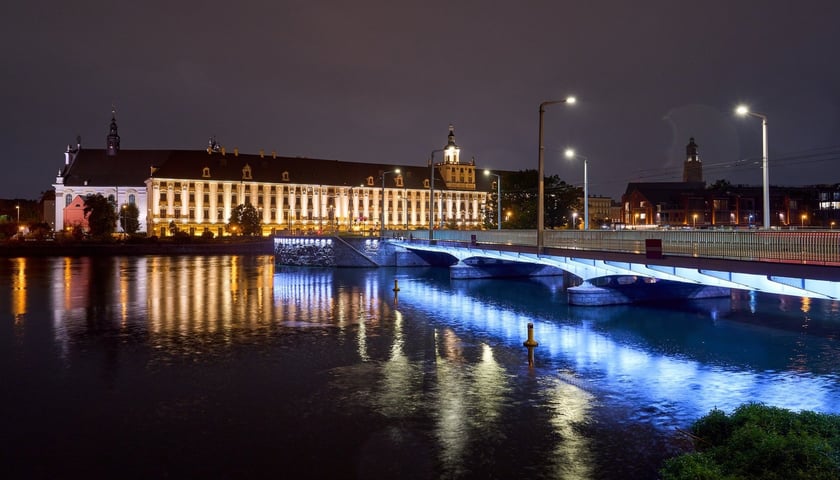 Powiększ obraz: Próby iluminacji na mostach Uniwersyteckich. Zdjęcie z 8 października 2025 r.