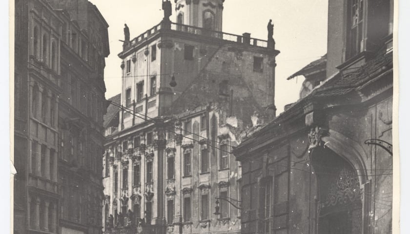 Plac Uniwersytecki, 1945