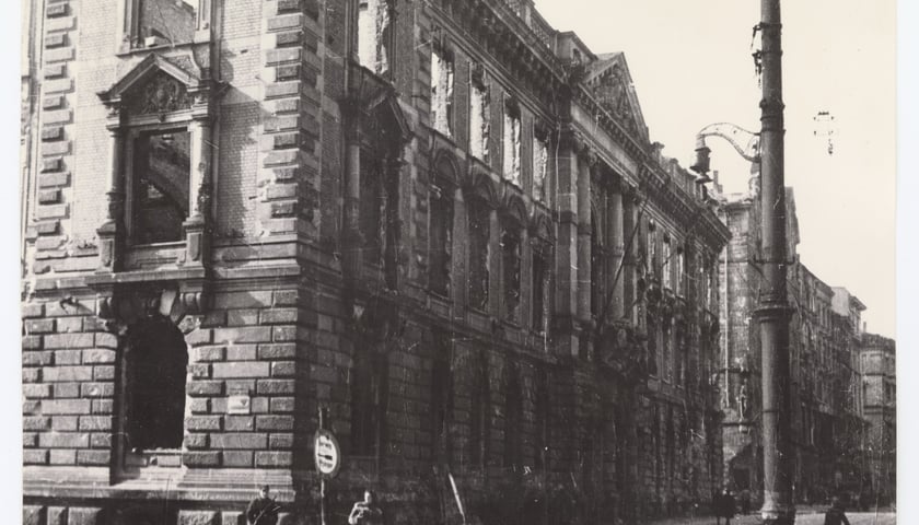 Poczta Gł&oacute;wna, 1946