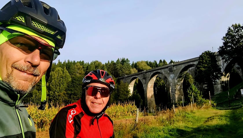 Powiększ obraz: J&J dookoła Polski. Są już na półmetku i zapraszają na spotkanie w CAL na Maślicach | ZDJĘCIA