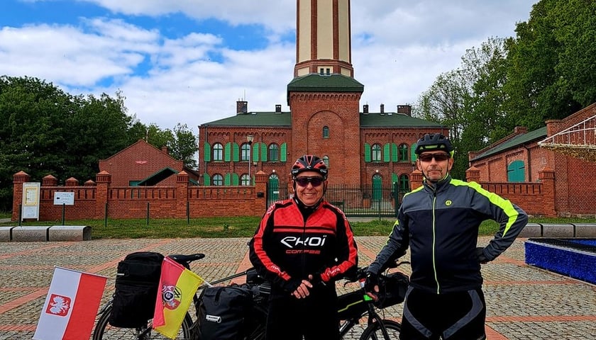 J&J dookoła Polski. Są już na półmetku i zapraszają na spotkanie w CAL na Maślicach | ZDJĘCIA