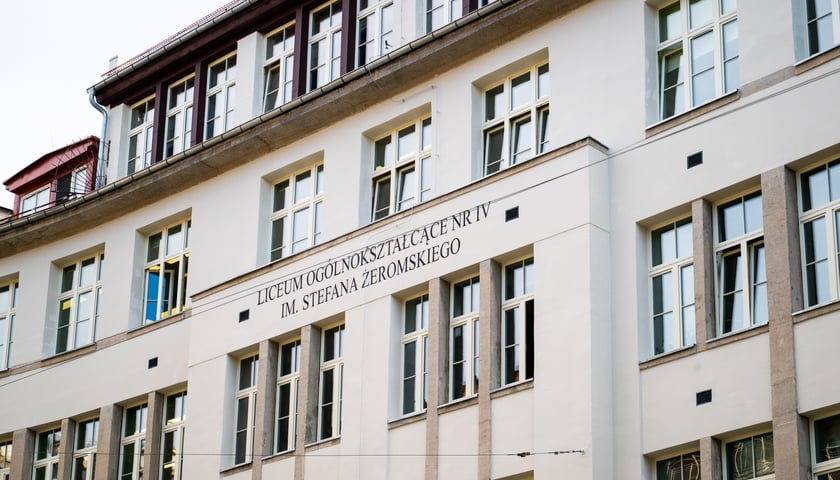 Powiększ obraz: LO IV przy ul. Świstackiego we Wrocławiu