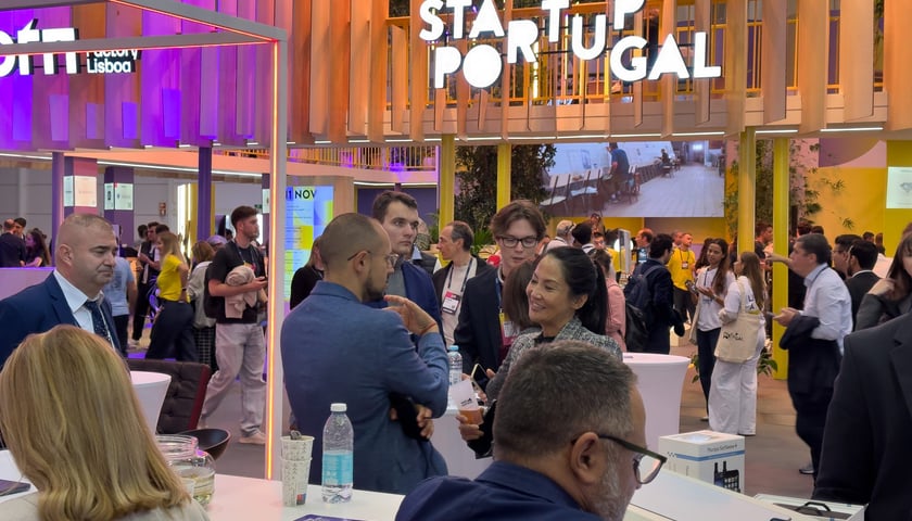 Web Summit 2025 - startupy z Wrocławia i regionu prezentują się na stoisku Dolnego Śląska