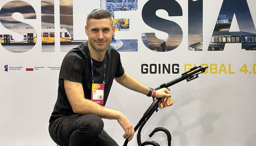 Web Summit 2025 - startupy z Wrocławia i regionu prezentują się na stoisku Dolnego Śląska