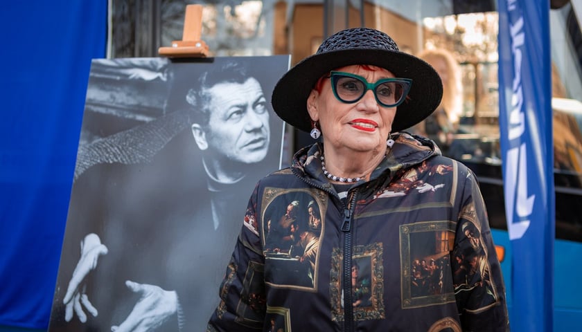 Powiększ obraz: <p>Uroczystość nadania tramwajowi MPK Wrocław imienia Wojciecha Jerzego Hasa &ndash; Wanda Ziembicka-Has&nbsp;</p>