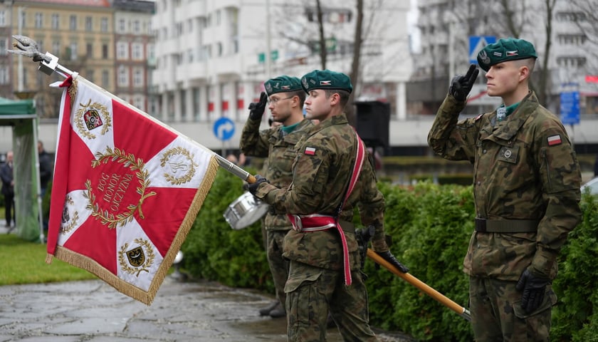Uroczystość złożenia kwiat&oacute;w pod Pomnikiem Martyrologii Profesor&oacute;w Lwowskich w sobotę 15 listopada