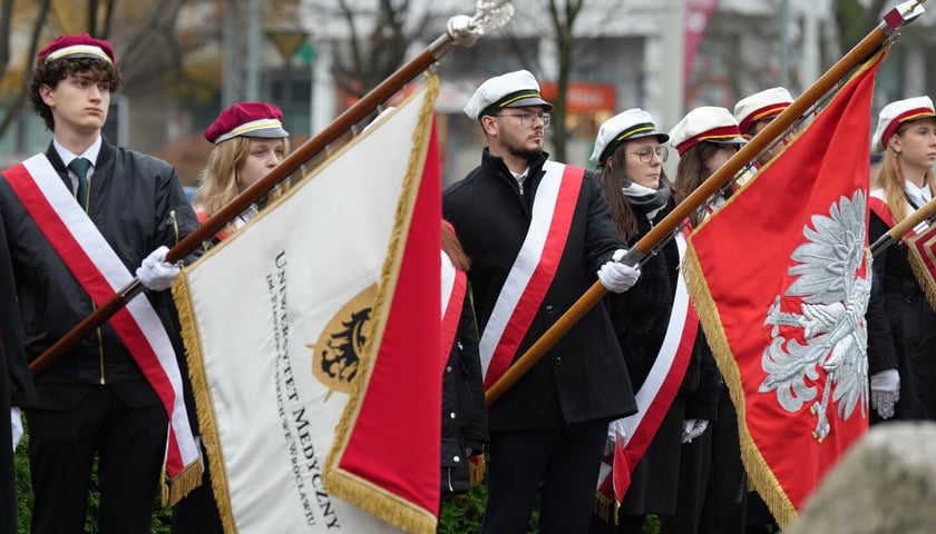 Uroczystość złożenia kwiat&oacute;w pod Pomnikiem Martyrologii Profesor&oacute;w Lwowskich w sobotę 15 listopada