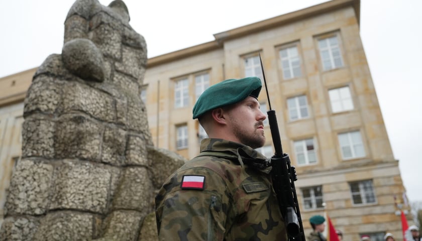 Uroczystość złożenia kwiat&oacute;w pod Pomnikiem Martyrologii Profesor&oacute;w Lwowskich w sobotę 15 listopada